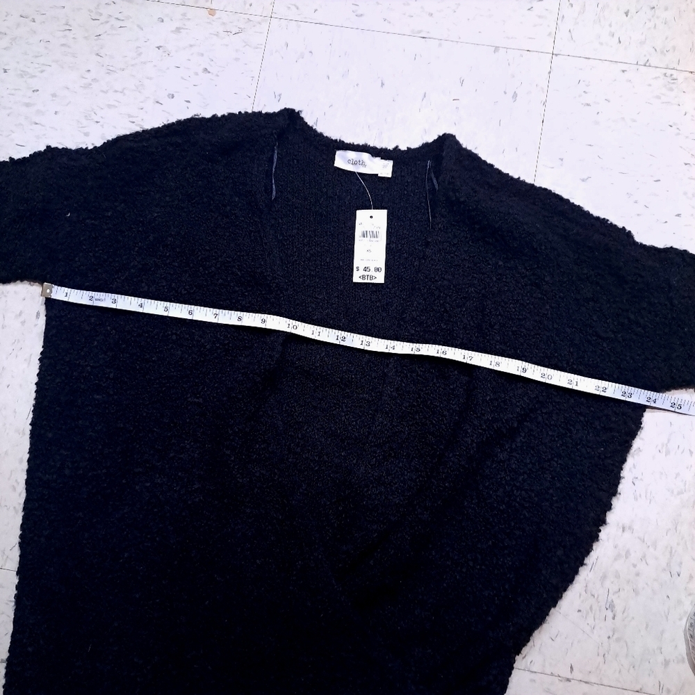 Cloth | Women's Black crossed scoop v neck knit Sweater - Picture 8 of 9